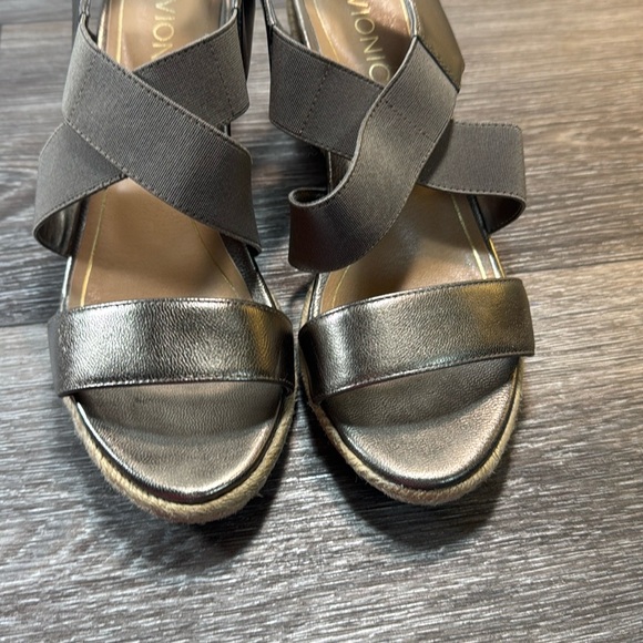 Vionic Metallic Wedge Sandals woman’s 8.5 (b151) - Picture 8 of 10